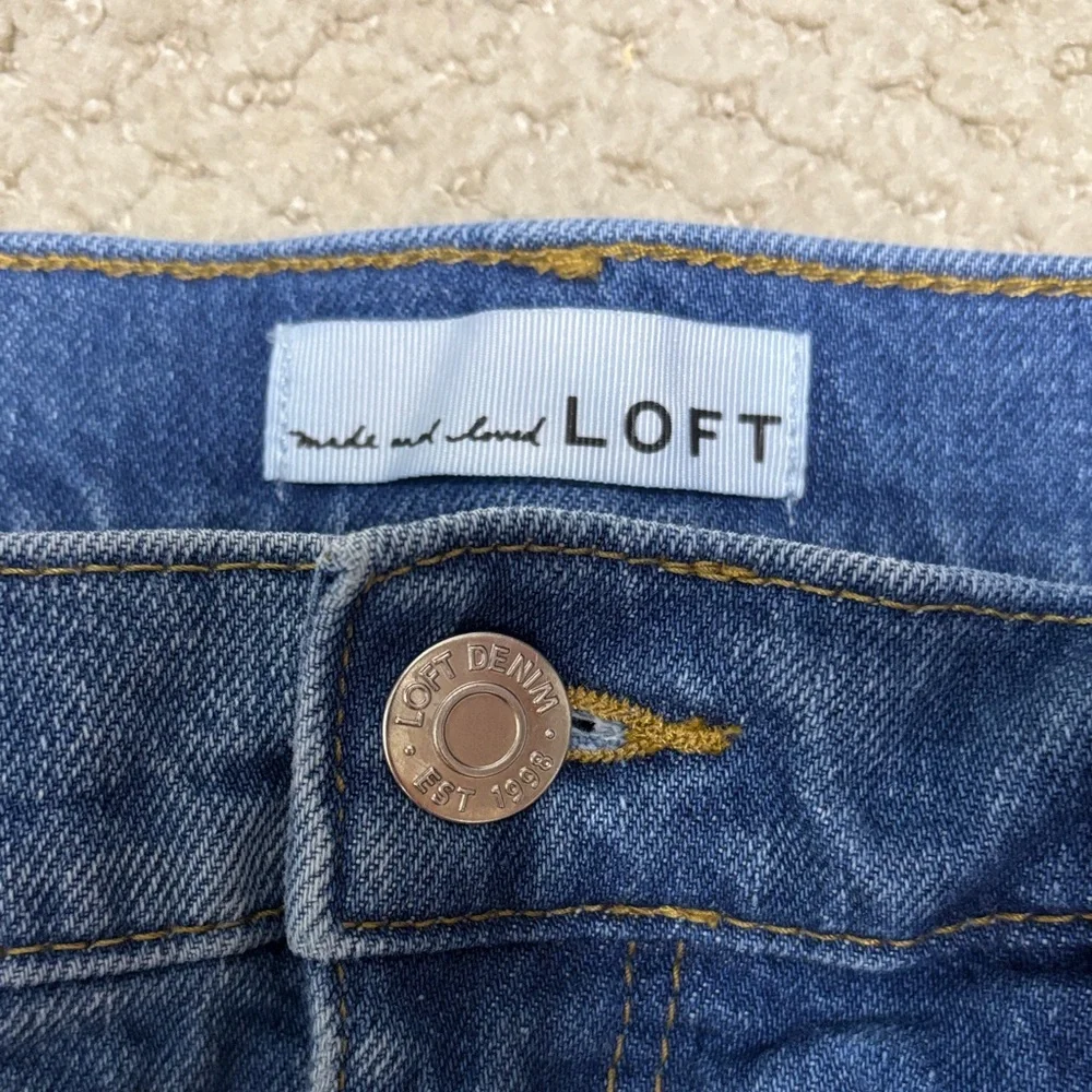 Denim Blue Jean Shorts - LOFT Size 0/25 - The Roll Short - Picture 3 of 6